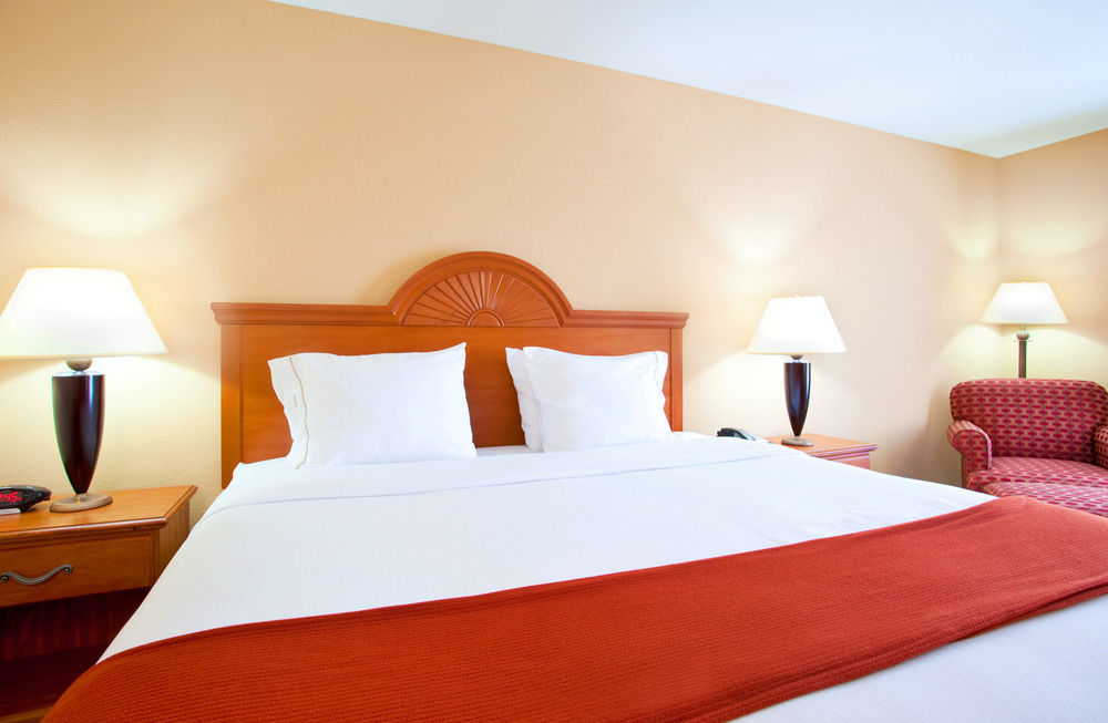 Holiday Inn Express Mineral Wells By Ihg Parkersburg Dış mekan fotoğraf